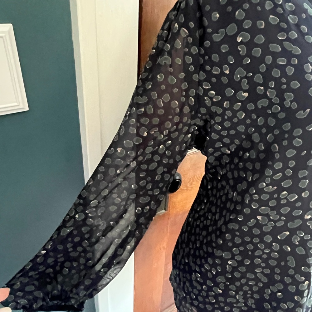NWOT Patterned Blouse - Picture 4 of 5